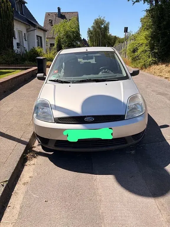 Gebraucht Ford Fiesta 60 PS (44 kW) 2002 Silber Kleinwagen