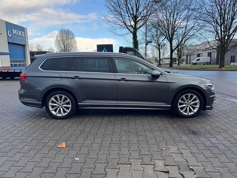 Gebraucht VW Passat R-line 120 PS (88 kW) 2016 Grau Limousine