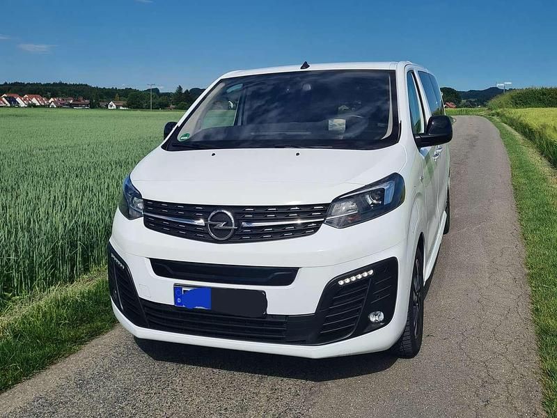 Weiß Gebraucht 2021 Opel Zafira Life Van / Kleinbus | 31.400 € (Etwas zu teuer) - Bild 1/4