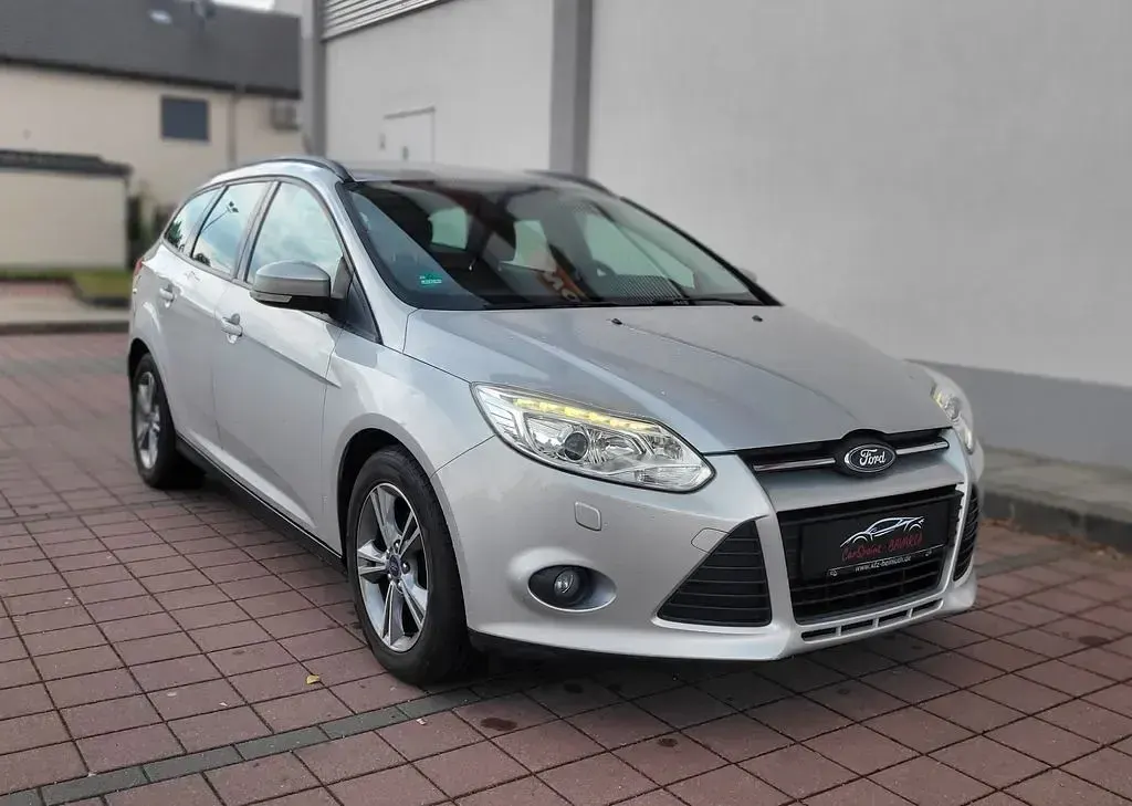 Gebraucht Ford Focus Trend 116 PS (85 kW) 2012 Grau Limousine