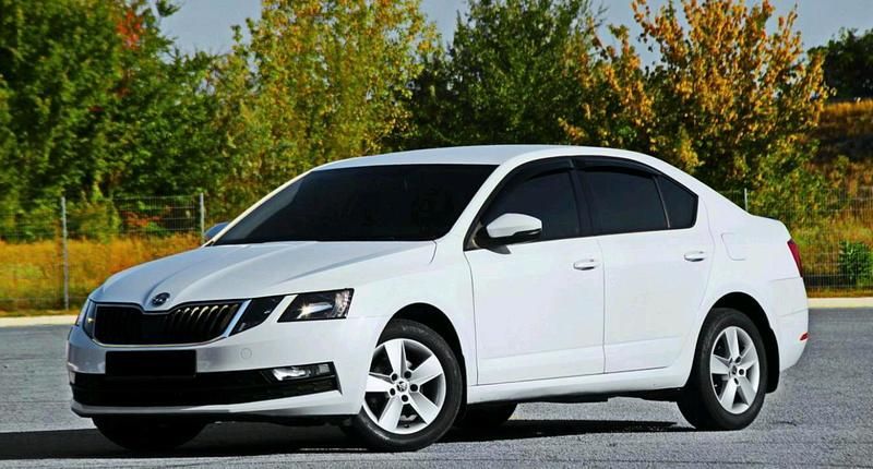 Weiß Gebraucht 2018 Skoda Octavia Limousine | 14.300 € - Bild 1/4