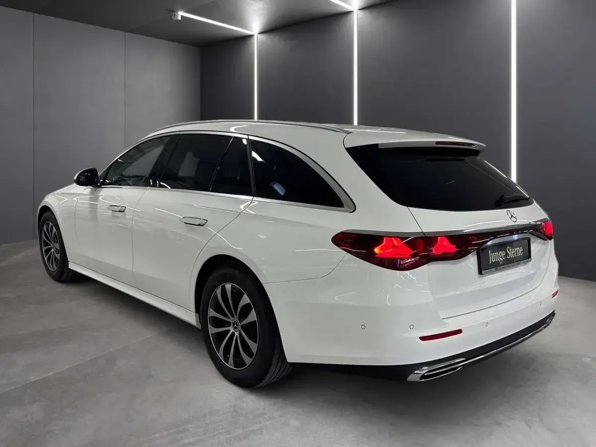 Gebraucht Mercedes E220 Avantgarde 197 PS (144 kW) 2025 Weiß Limousine