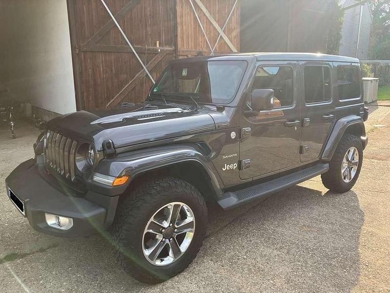 Grau Gebraucht 2020 Jeep Wrangler Unlimited Sahara SUV | 41.000 € (Fairer Preis) - Bild 1/4