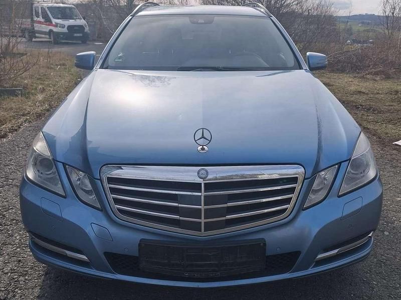 Second-hand Mercedes E220 170 CP (125 kW) 2012 Albastru Break