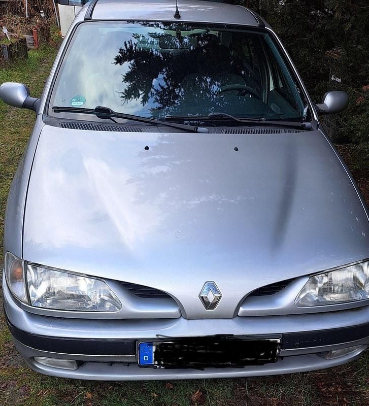 Silber Gebraucht 1998 Renault Mégane Limousine | 600 € (Superpreis) - Bild 1/4
