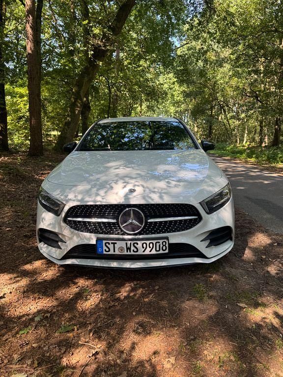 Weiß Gebraucht 2022 Mercedes A250 AMG line Limousine | 29.999 € (Superpreis) - Bild 1/4