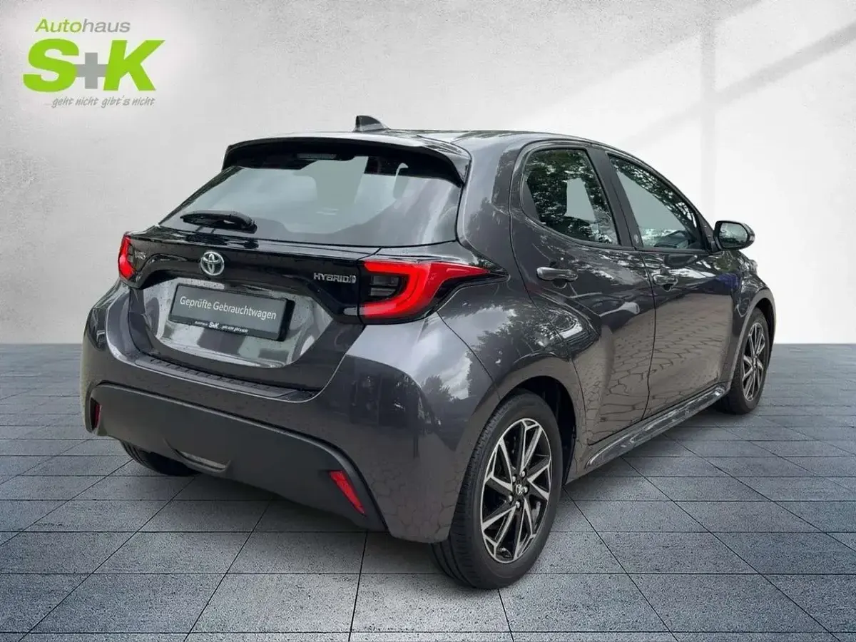 Gebraucht Toyota Yaris Team 116 PS (85 kW) 2022 Marlingrau metallic (grau) Kleinwagen
