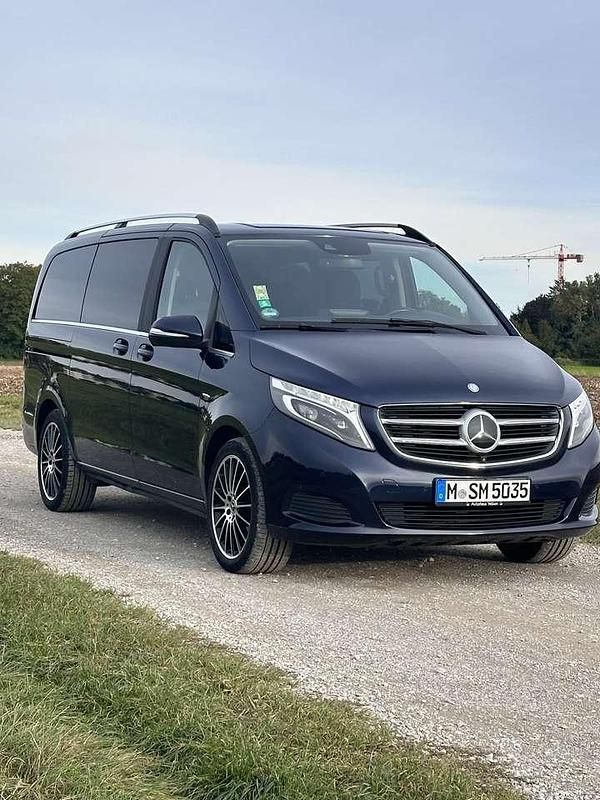 Blau Gebraucht 2015 Mercedes V200 Van / Kleinbus | 33.000 € (Superpreis) - Bild 1/4