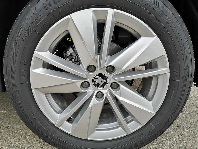 Neu Skoda Karoq Selection 150 PS (110 kW) 2025 Nevadaweiß metallic SUV