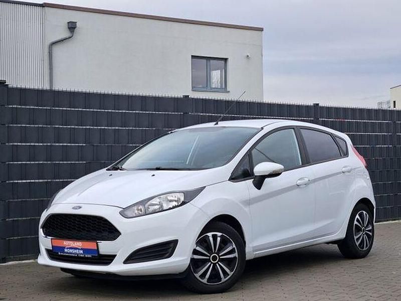 Gebraucht Ford Fiesta Trend 155 PS (114 kW) 2016 Weiß Limousine