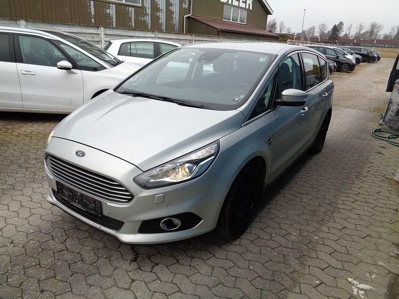 Gebraucht Ford S-MAX Titanium 190 PS (139 kW) 2019 Silber Van / Kleinbus