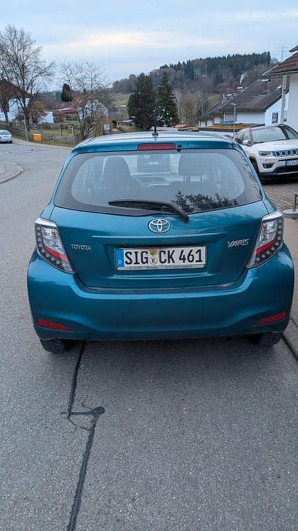 Gebraucht Toyota Yaris Edition 99 PS (72 kW) 2014 Blau Kleinwagen
