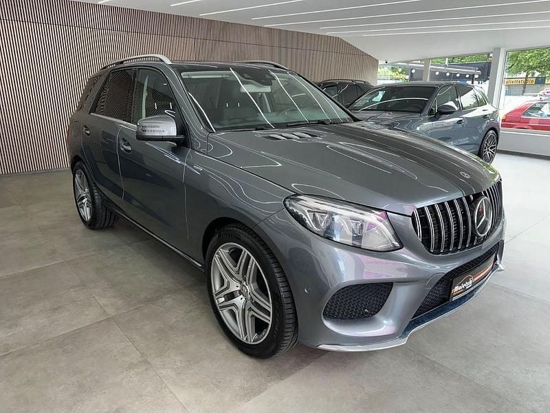 Grau Gebraucht 2017 Mercedes GLE250 AMG SUV | 32.950 € (Fairer Preis) - Bild 1/4