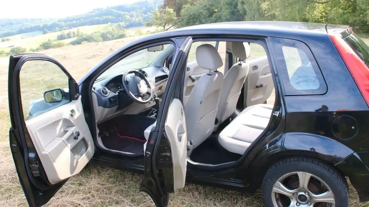Gebraucht Ford Fiesta 90 PS (66 kW) 2007 Schwarz Kleinwagen