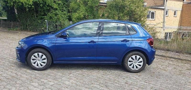 Gebraucht VW Polo Comfortline 95 PS (69 kW) 2018 Blau Kleinwagen