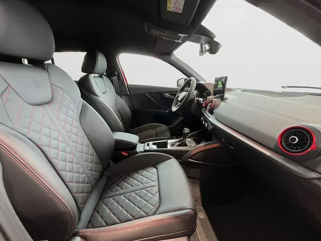 Neu Audi Q2 S-Line 150 PS (110 kW) 2026 Rot SUV