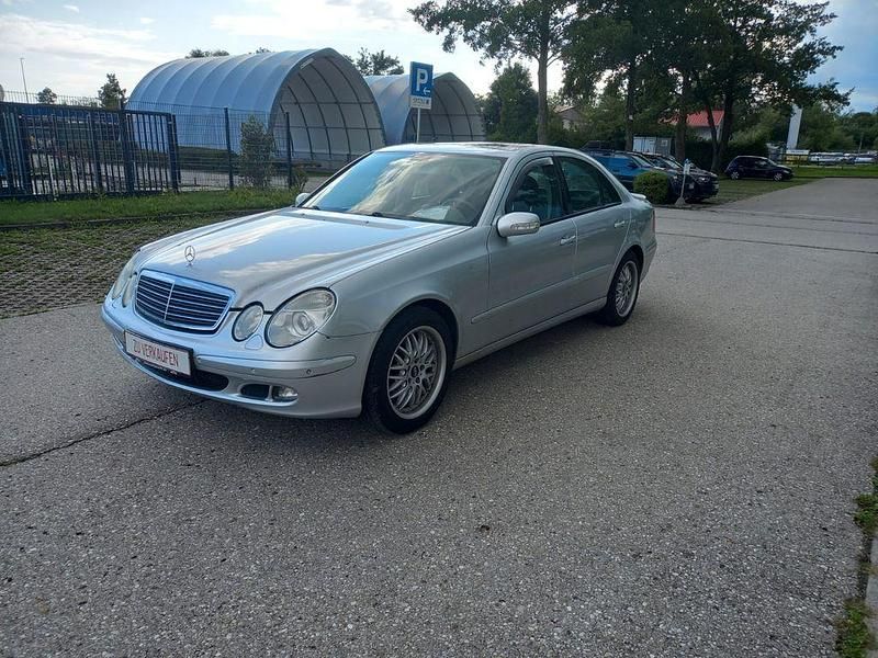 Silber Gebraucht 2005 Mercedes E280 Limousine | 2.950 € (Superpreis) - Bild 1/4