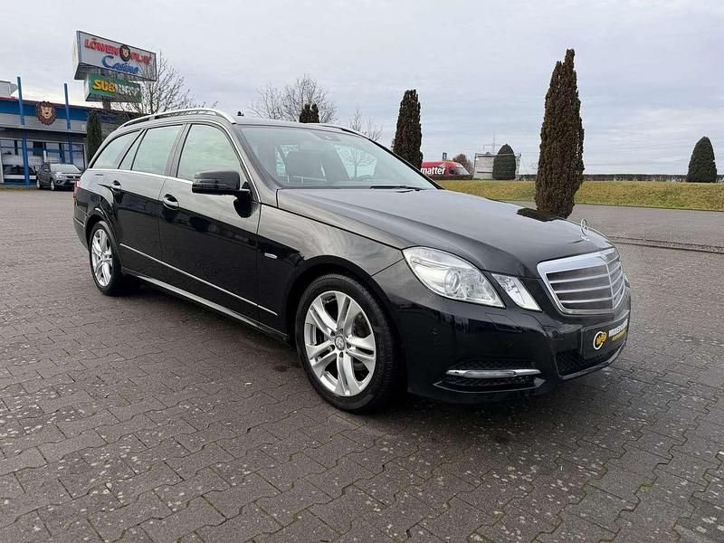 Gebraucht Mercedes E220 Avantgarde 170 PS (125 kW) 2011 Schwarz Kombi