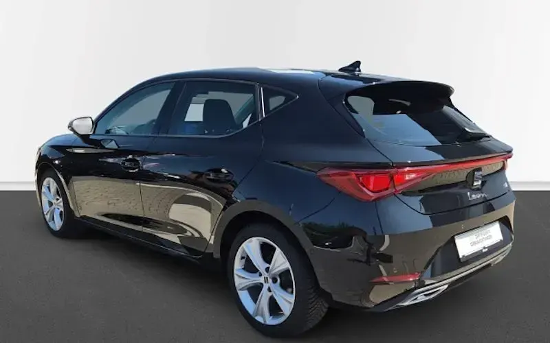 Używany Seat Leon FR 150 KM (110 kW) 2024 Czarny Sedan/Limuzyna