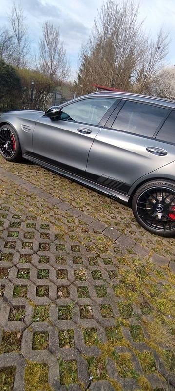 Grau Gebraucht 2017 Mercedes C63 AMG AMG Kombi | 56.800 € (Teuer) - Bild 1/4