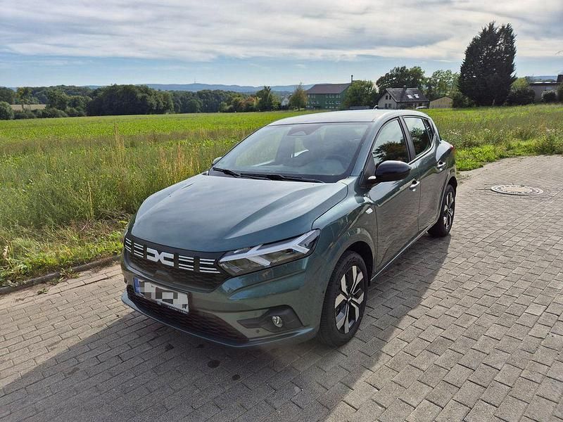 Grün Gebraucht 2024 Dacia Sandero Journey Kleinwagen | 17.250 € (Fairer Preis) - Bild 1/4