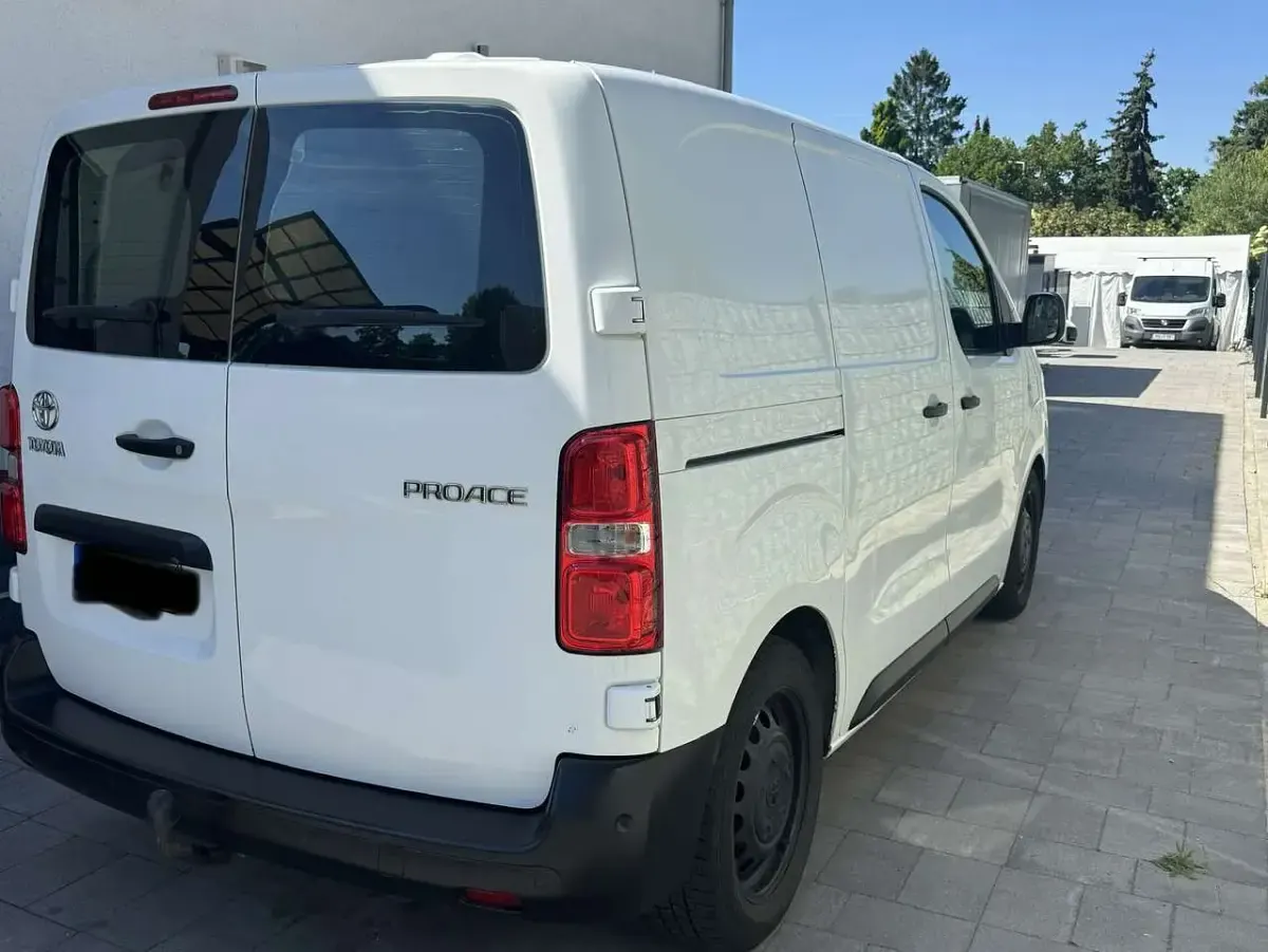 Gebraucht Toyota Proace 116 PS (85 kW) 2018 Weiß Van / Kleinbus