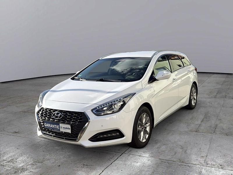 Gebraucht Hyundai i40 Space 135 PS (99 kW) 2018 Weiß Kombi
