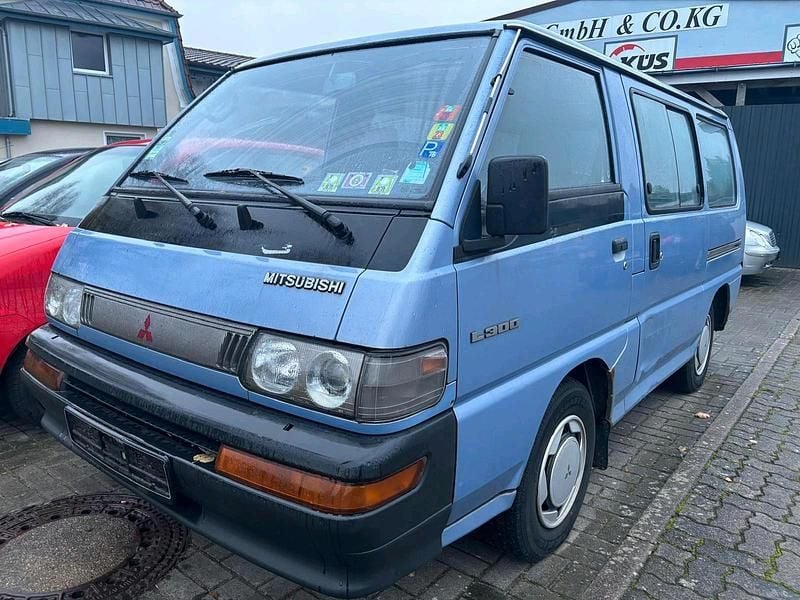 Blau Gebraucht 1993 Mitsubishi L300 Van / Kleinbus | 3.200 € - Bild 1/4