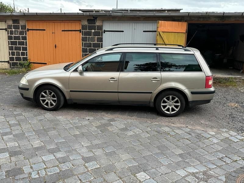Gebraucht 2004 VW Passat Kombi | 2.000 € (Fairer Preis) - Bild 1/4