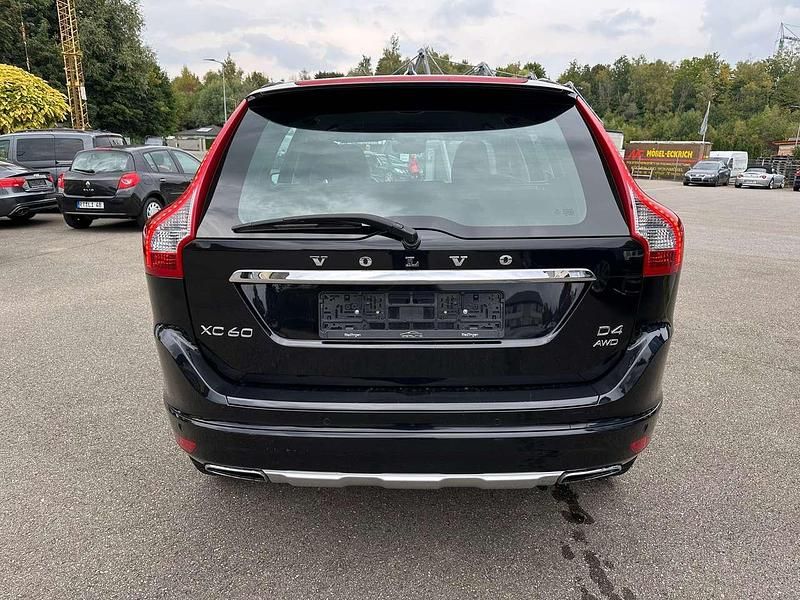 Gebraucht Volvo XC60 Summum 181 PS (133 kW) 2015 Black sapphire / metallic SUV