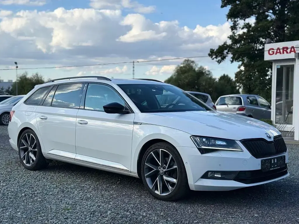 Gebraucht Skoda Superb SportLine 190 PS (139 kW) 2018 Weiß Kombi