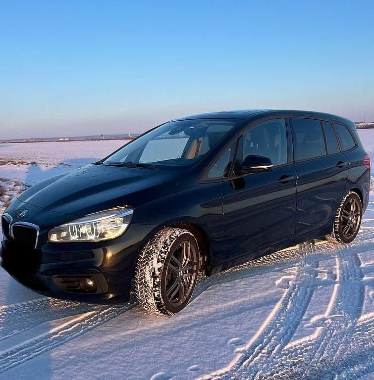 Schwarz Gebraucht 2015 BMW 220 Gran Tourer Sport Line Van / Kleinbus | 11.999 € (Guter Preis) - Bild 1/4