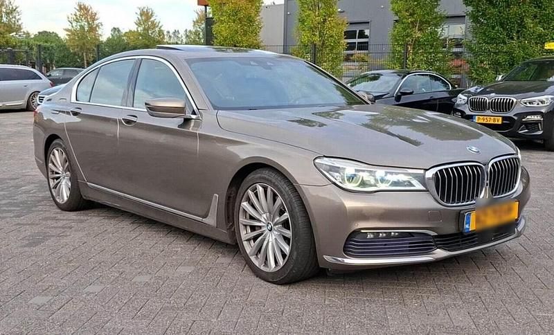 Beige Gebraucht 2017 BMW 730 Comfort Edition Limousine | 19.900 € (Etwas zu teuer) - Bild 1/4