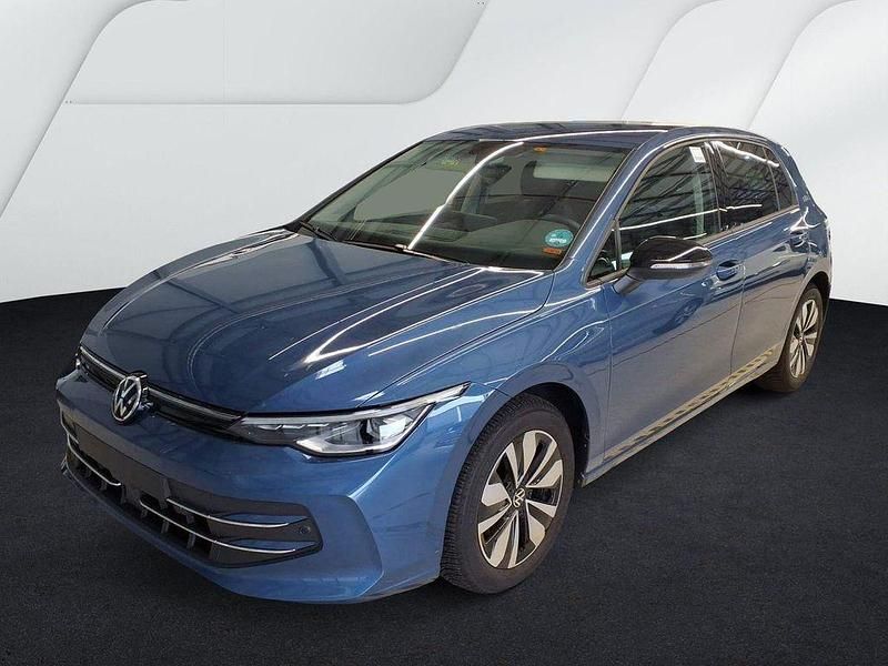 Anemonenblau metallic Gebraucht 2025 VW Golf VIII Goal Limousine | 29.888 € (Superpreis) - Bild 1/3