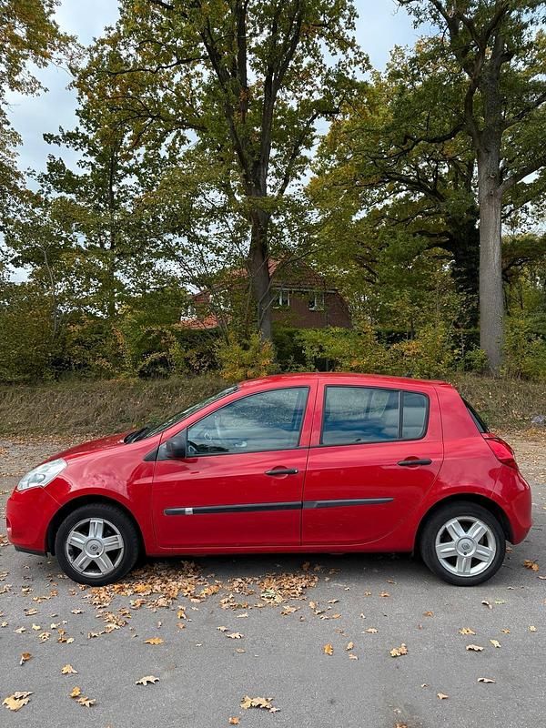 Gebraucht Renault Clio IV 75 PS (55 kW) 2012 Rot Kleinwagen