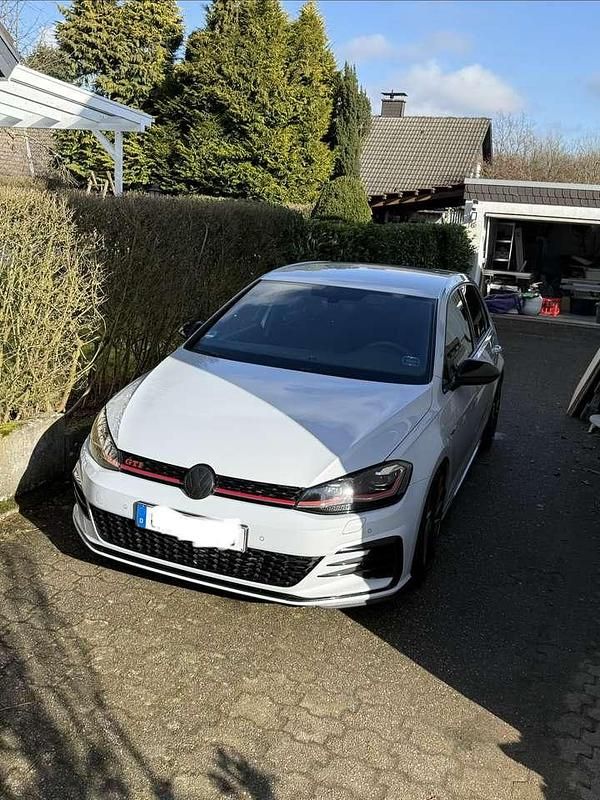 Gebraucht VW Golf VII GTI 230 PS (169 kW) 2018 Grau Kleinwagen