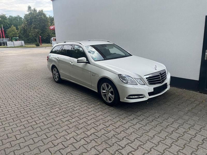 Gebraucht Mercedes E300 Avantgarde 252 PS (185 kW) 2012 Weiß Kombi
