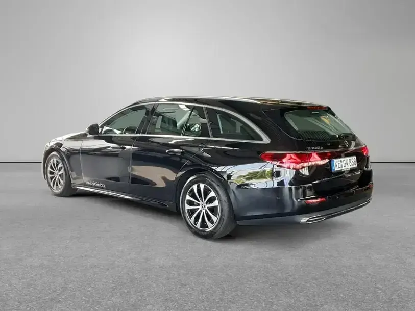 Gebraucht Mercedes E220 Avantgarde 197 PS (144 kW) 2024 Metalliclack obsidianschwarz Kombi
