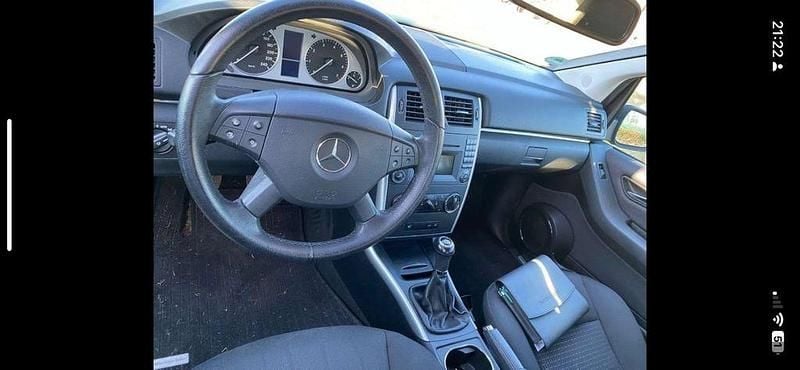 Gebraucht Mercedes B180 116 PS (85 kW) 2011 Schwarz Van / Kleinbus