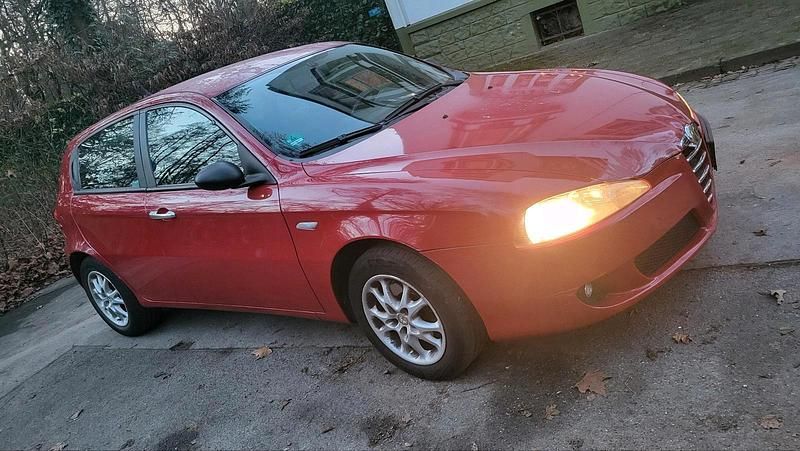 Gebraucht Alfa Romeo 147 105 PS (77 kW) 2005 Rot Kleinwagen
