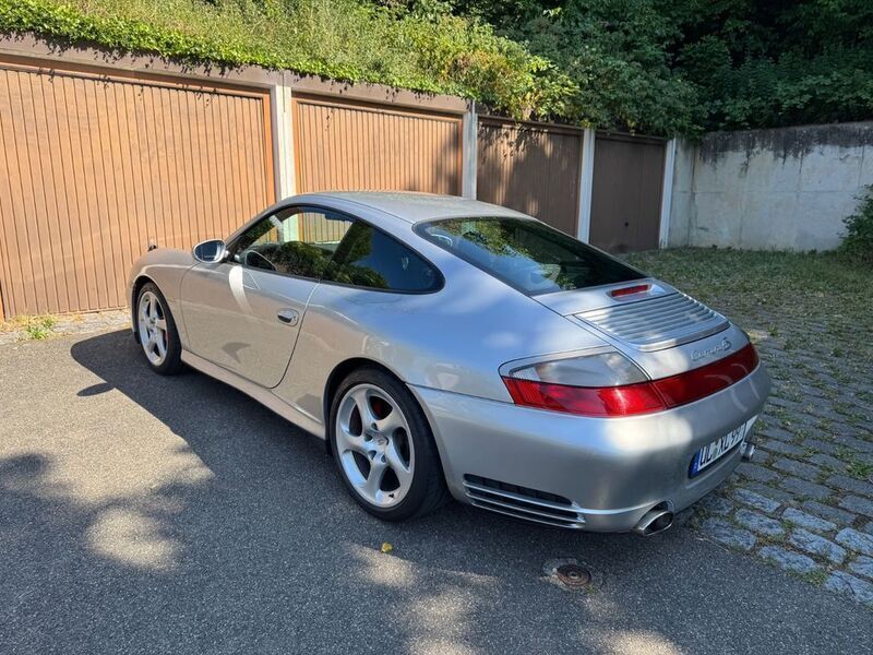 Silber Gebraucht 2004 Porsche 911 Carrera 4S Coupé | 35.999 € (Fairer Preis) - Bild 1/4
