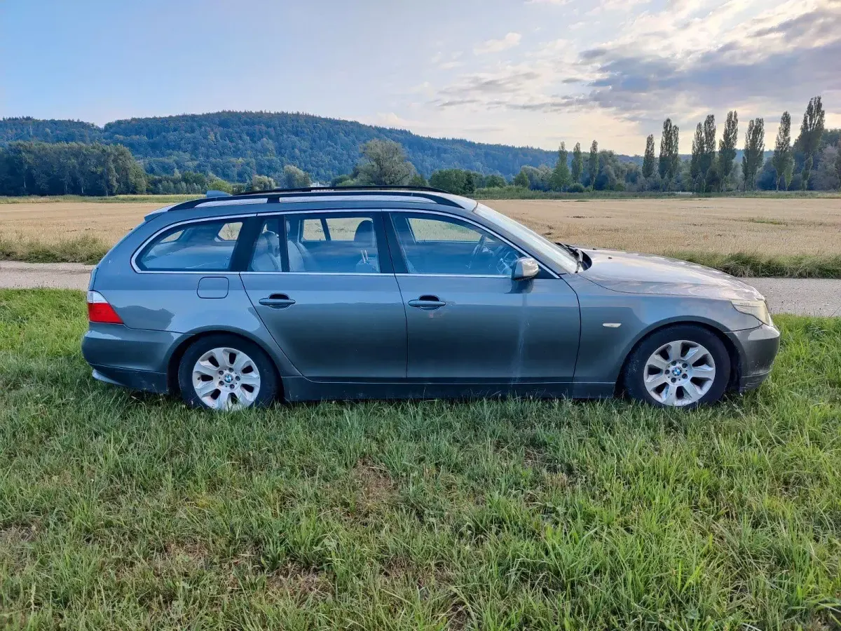 Gebraucht BMW 525 177 PS (130 kW) 2004 Grau Kombi