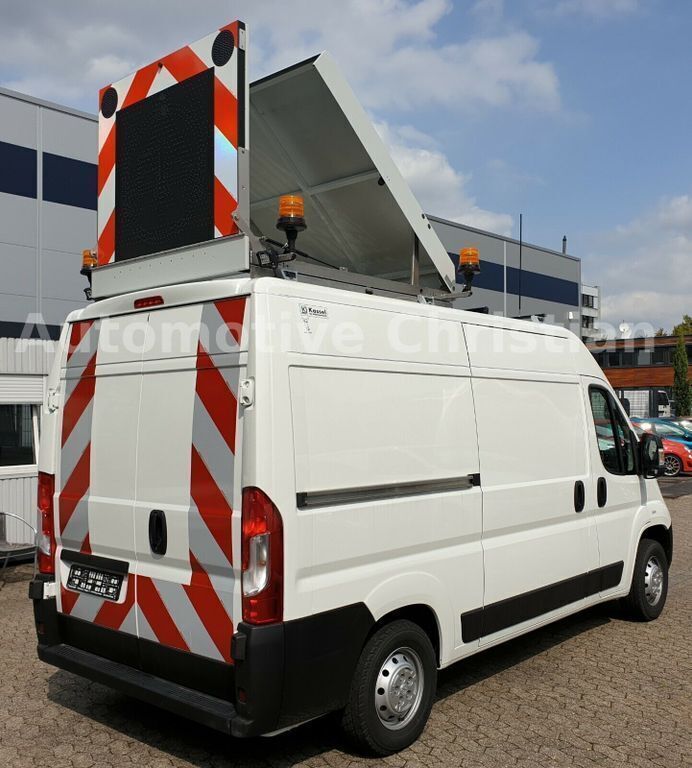 Gebraucht Peugeot Boxer 165 PS (121 kW) 2019 Weiß Van
