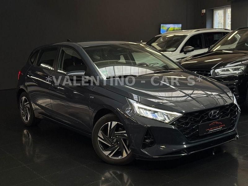 Gebraucht Hyundai i20 Trend 101 PS (74 kW) 2020 Grau Kleinwagen