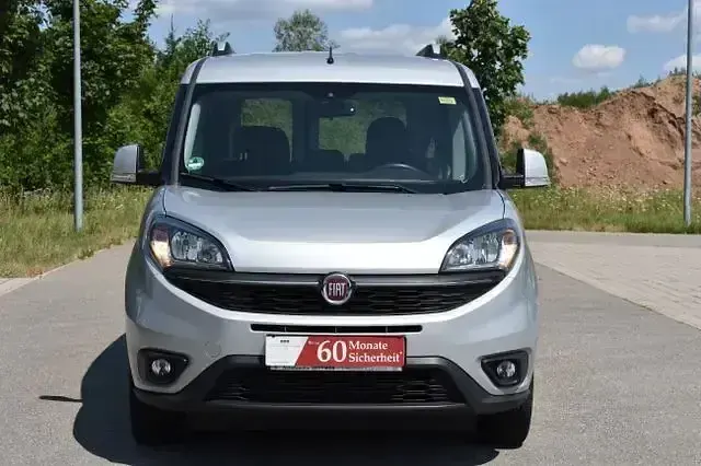 Gebraucht Fiat Doblò 120 PS (88 kW) 2019 Silber Van / Kleinbus
