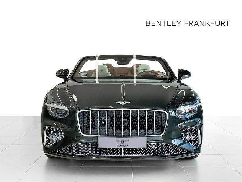 Neu Bentley Continental 680 PS (500 kW) 2025 Cumbrian green (dunkelgrün) Cabrio