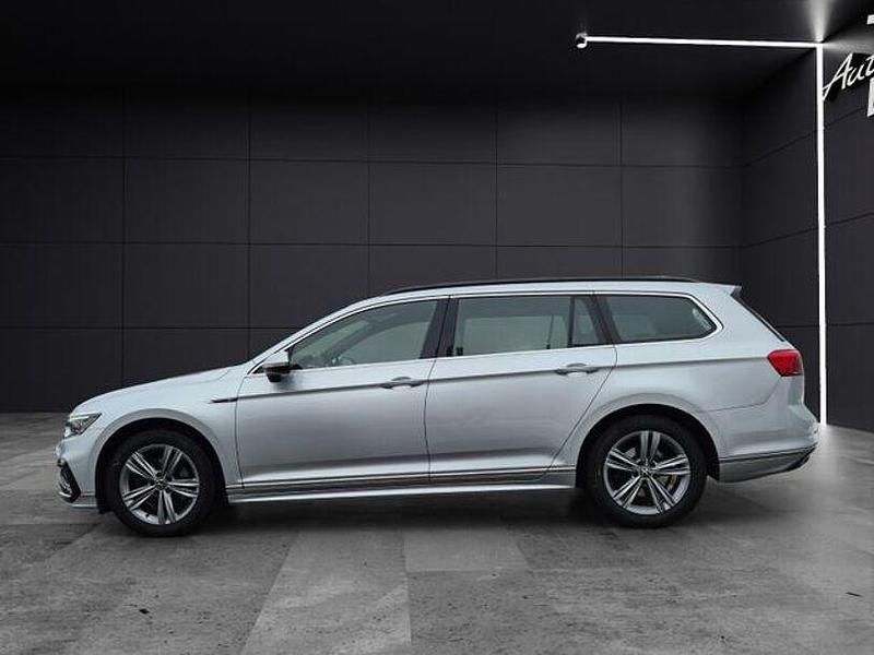 Gebraucht VW Passat R-line 190 PS (139 kW) 2022 Scale silver metallic Kombi