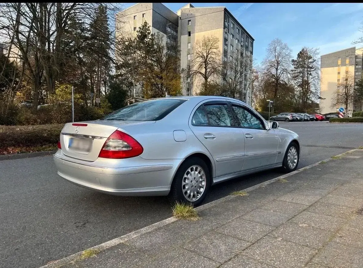 Gebraucht Mercedes E280 Avantgarde 190 PS (139 kW) 2008 Silber Limousine