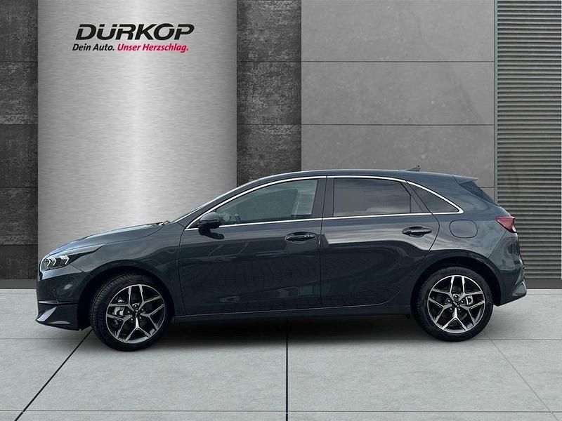Neu Kia Ceed Style 140 PS (102 kW) 2025 Zilinaschwarz met. Kleinwagen