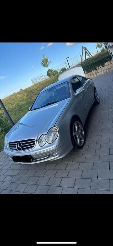 Silber Gebraucht 2002 Mercedes CLK240 Coupé | 3.800 € (Fairer Preis) - Bild 1/4